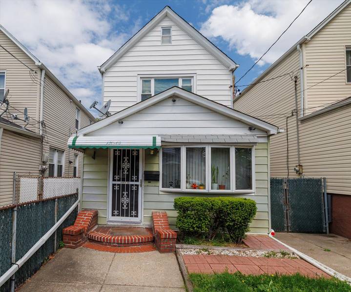 120-05 115th AVE, South Ozone Park, NY 11420