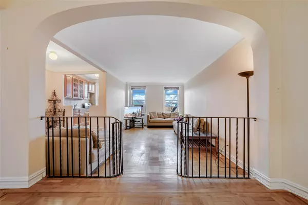 Sunnyside, NY 11104,41-08 43rd ST #5J