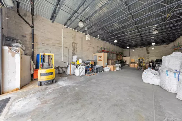 Bronx, NY 10475,3325 DE Lavall AVE