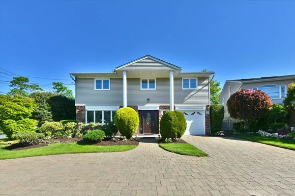 2783 Rita CT, Bellmore, NY 11710