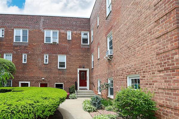 Rockville Centre, NY 11570,200 N Village AVE #D5