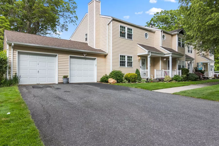 12 Franklin Commons, Yaphank, NY 11980