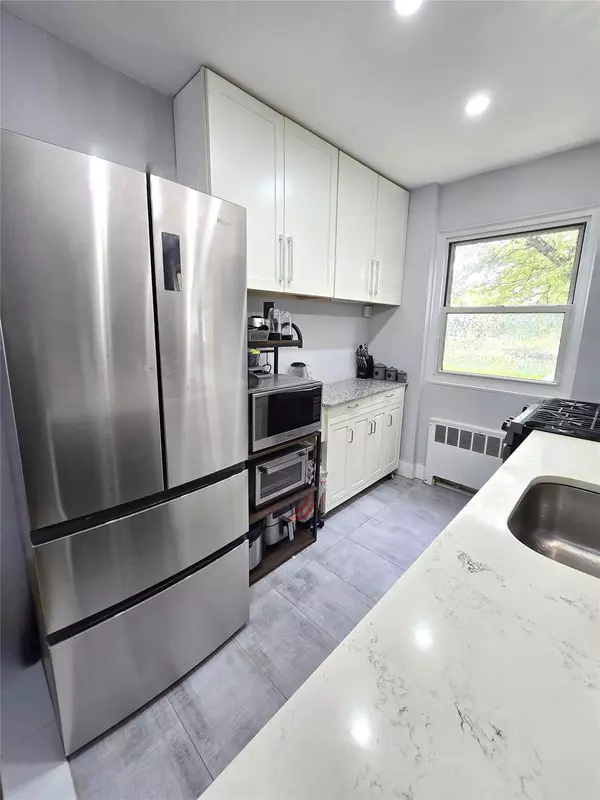 Howard Beach, NY 11414,89-25 Shore Pkwy #1L