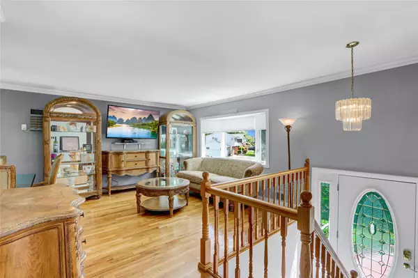 Dix Hills, NY 11746,10 Charter CT