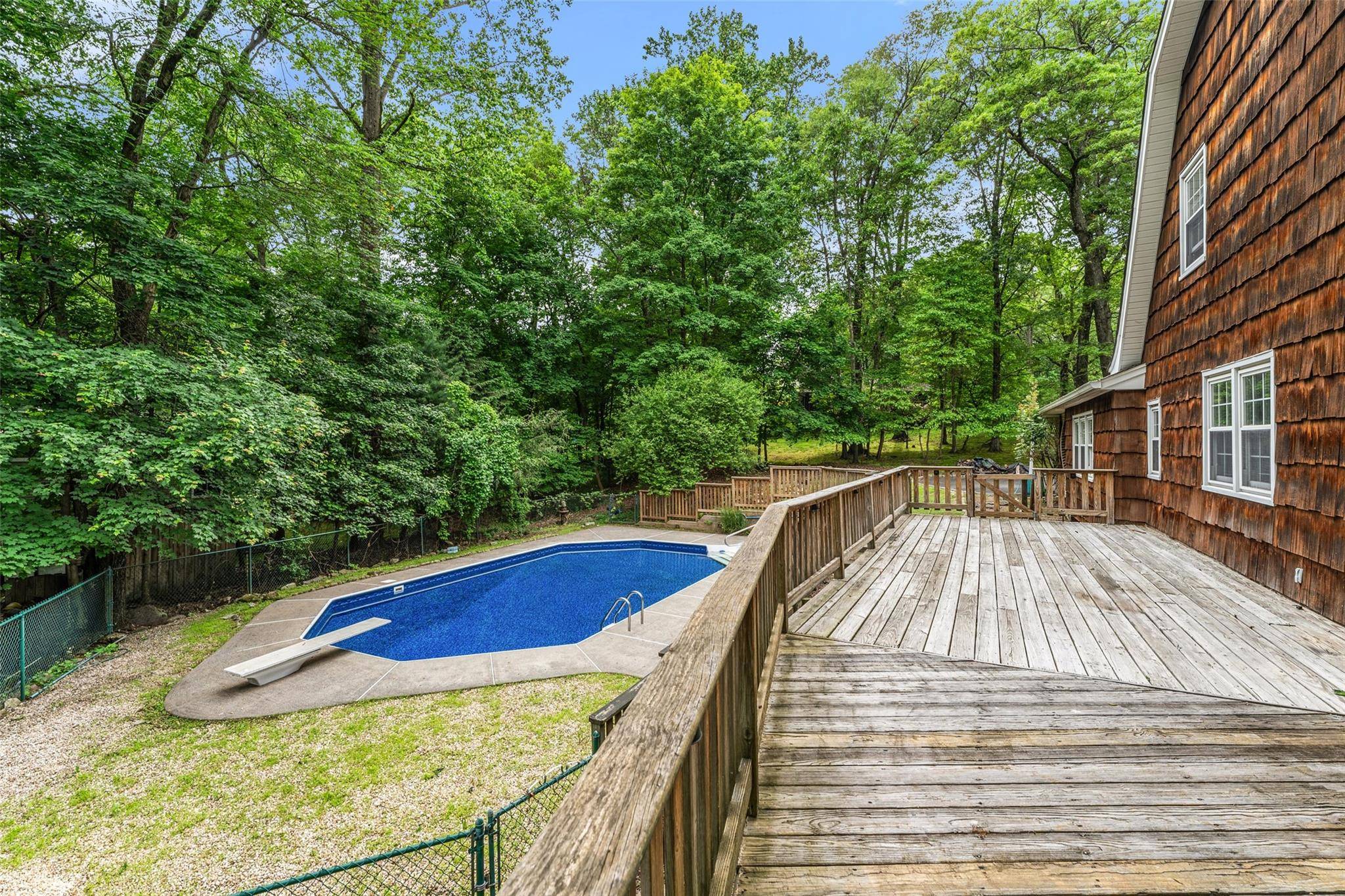 West Nyack, NY 10994,9 Stonehedge DR