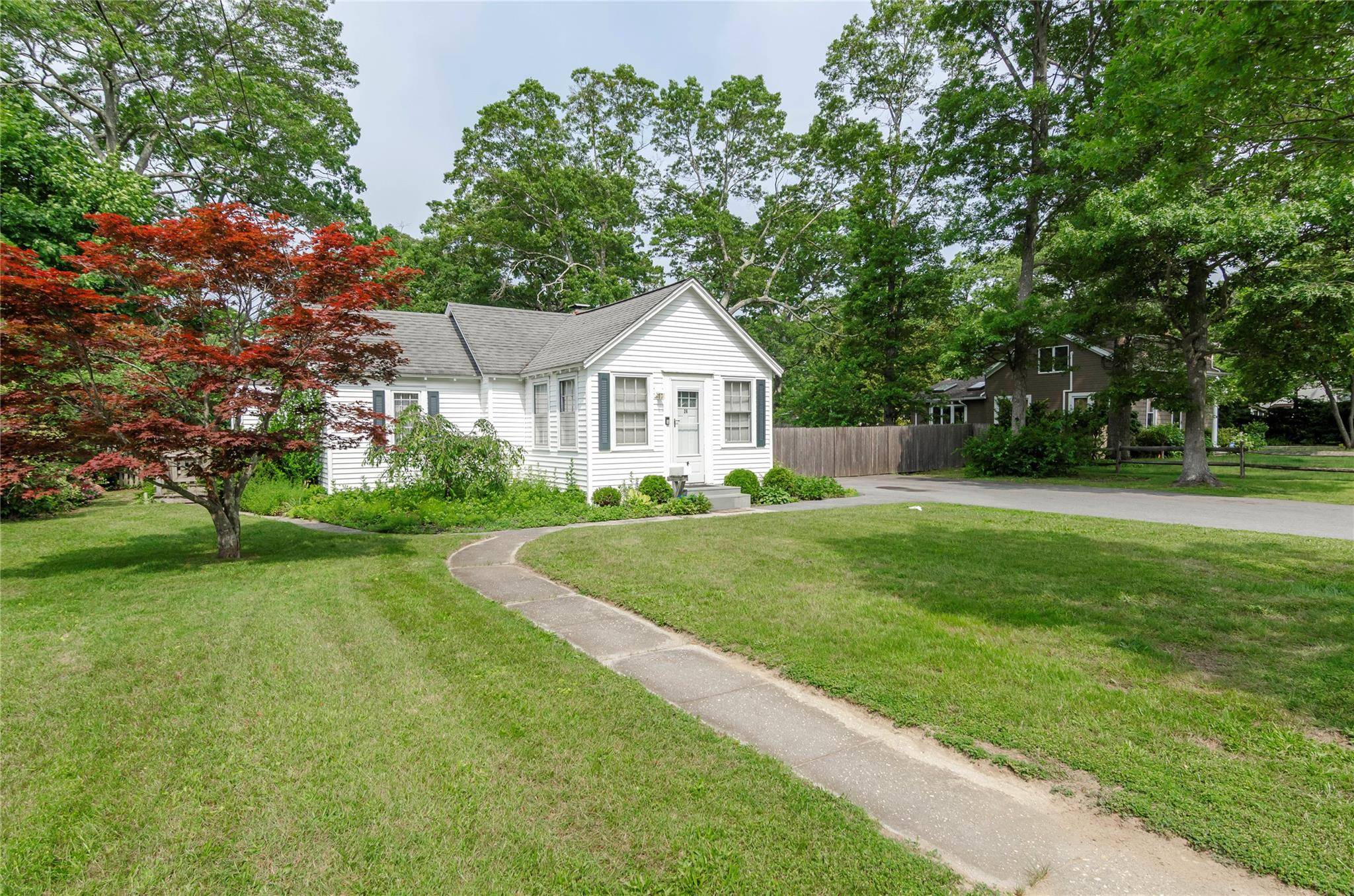 Bellport Village, NY 11713,24 Circuit RD