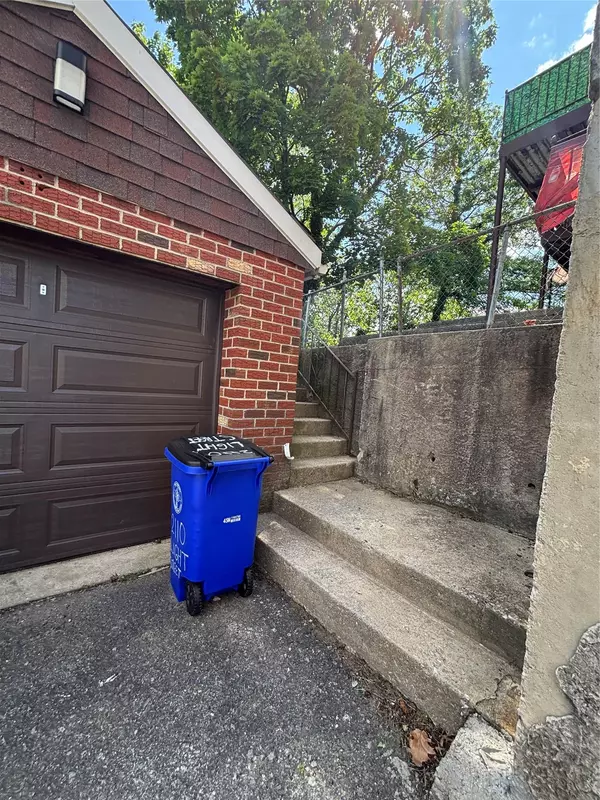 Bronx, NY 10466,2110 Light ST