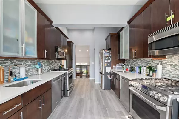 Woodmere, NY 11598,654 Derby AVE