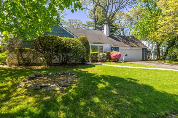 Rockville Centre, NY 11570,70 Whitehall RD