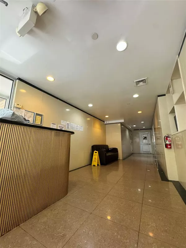 Flushing, NY 11355,43-17 Union ST #6G