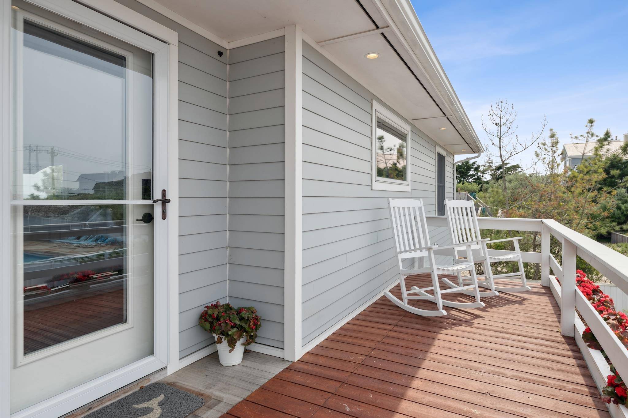 Westhampton Beach, NY 11978,355 Dune Rd