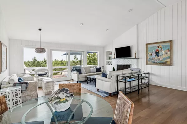 Westhampton Beach, NY 11978,355 Dune Rd