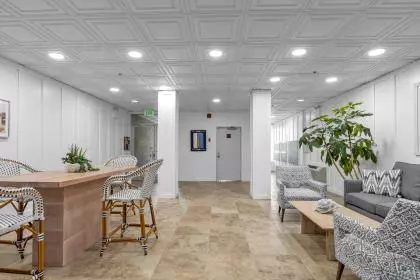 Long Beach, NY 11561,440 W Broadway #3A