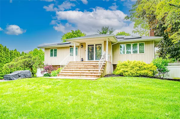 East Northport, NY 11731,4 Greenvale DR
