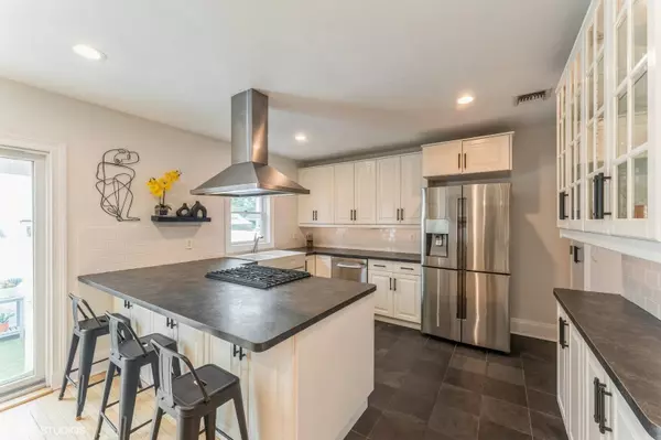 Port Washington, NY 11050,32 Henderson AVE