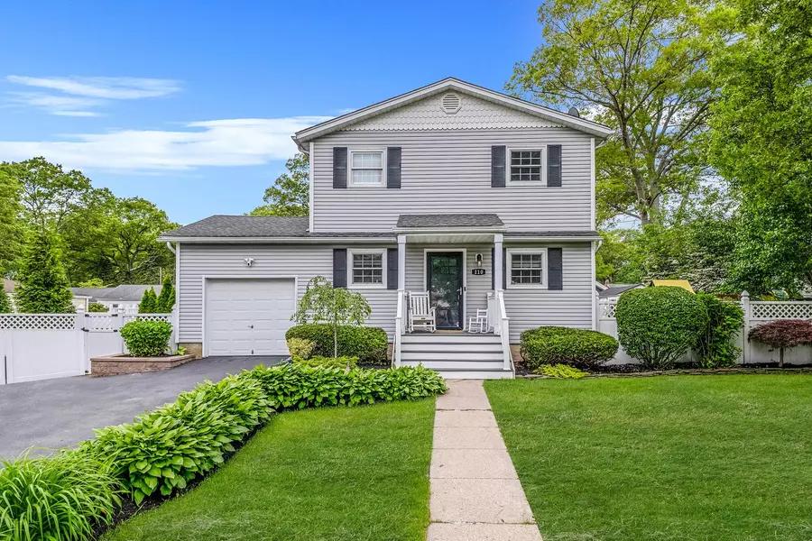 110 Geery AVE, Holbrook, NY 11741