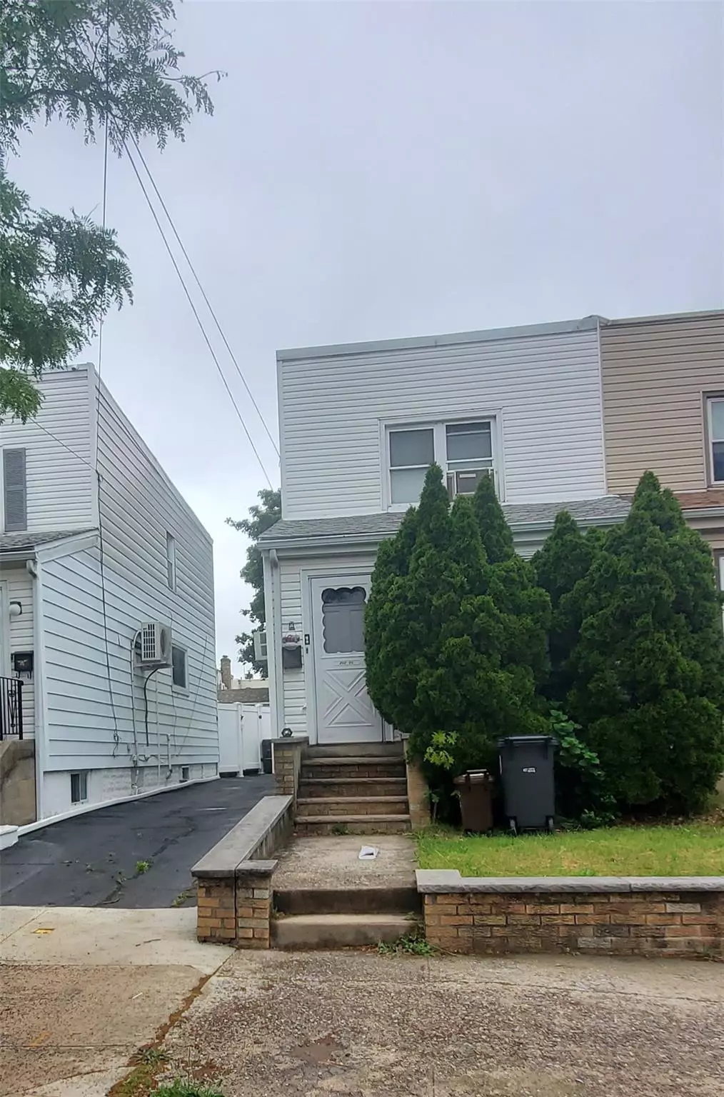 Bayside, NY 11361,202-09 33 AVE