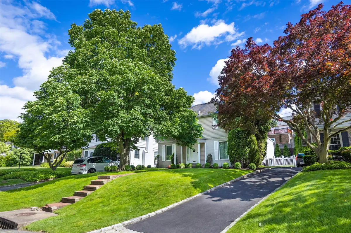 Great Neck, NY 11020,84 Bates RD