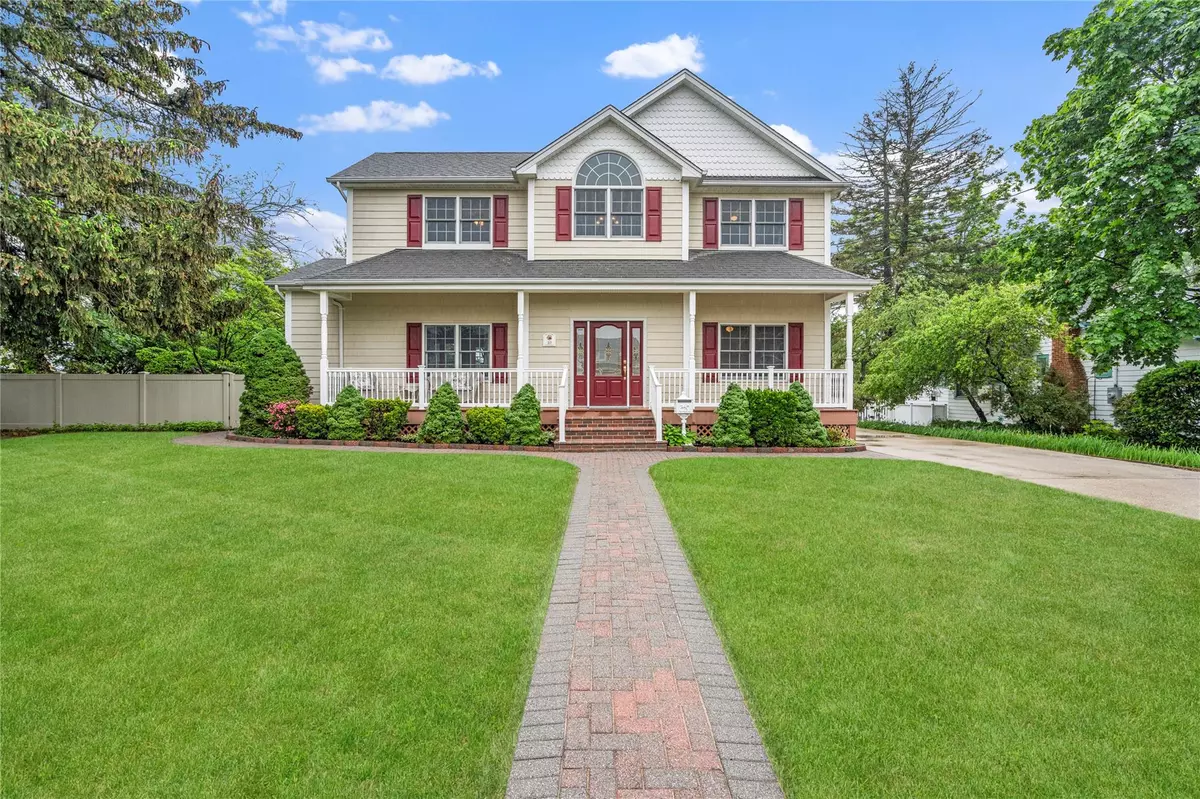 East Islip, NY 11730,10 Stewart ST