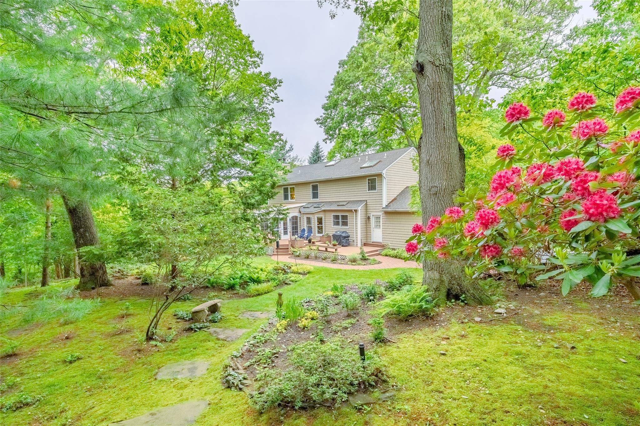 Stony Brook, NY 11790,12 Nadworny LN