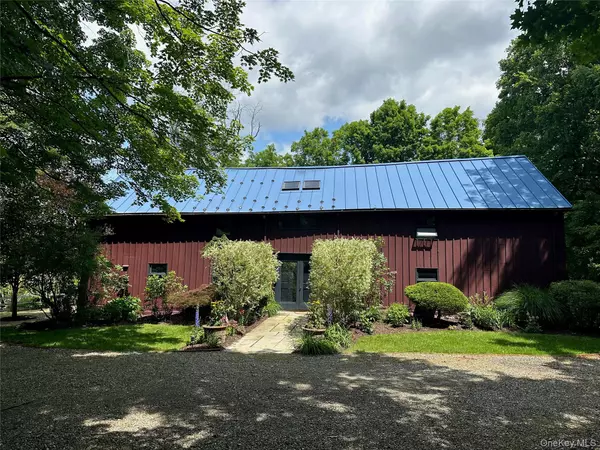 Pleasant Valley, NY 12569,101 Drake RD