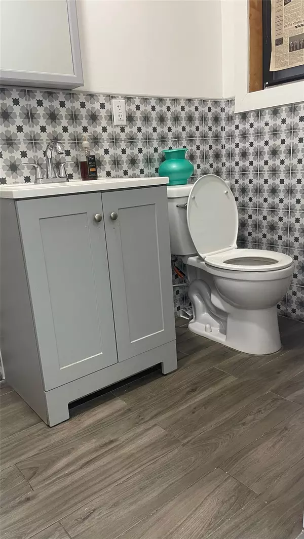 Jamaica, NY 11435,147-14 Hillside AVE