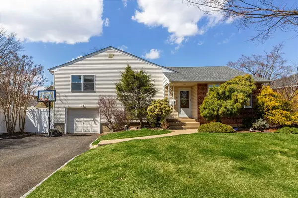 30 Eaton RD, Syosset, NY 11791