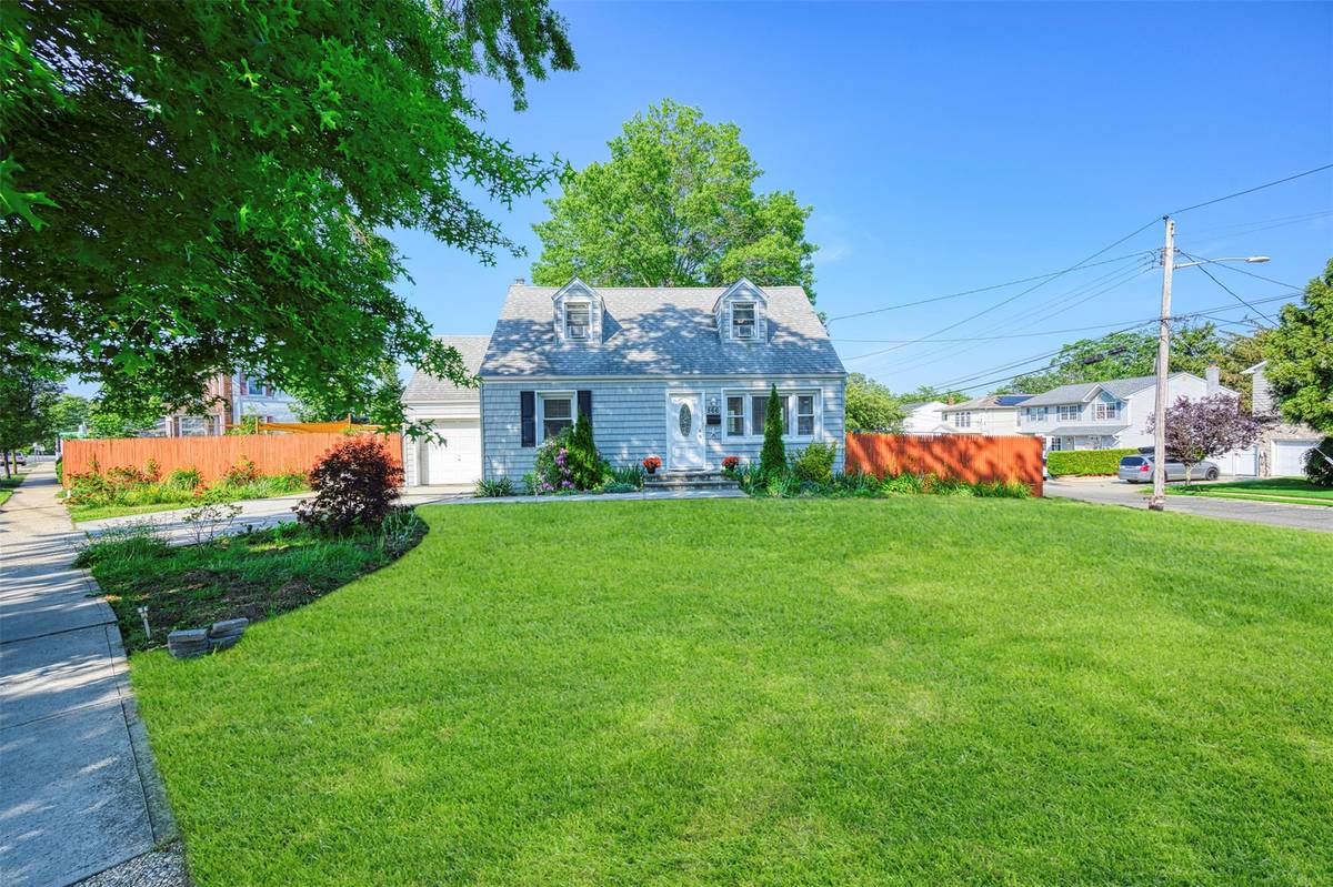 Merrick, NY 11566,566 Park AVE
