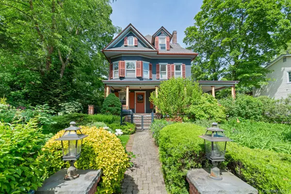 Oyster Bay, NY 11771,175 Ivy ST