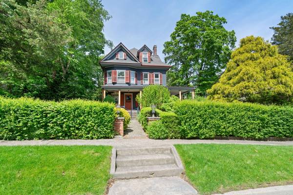 Oyster Bay, NY 11771,175 Ivy ST