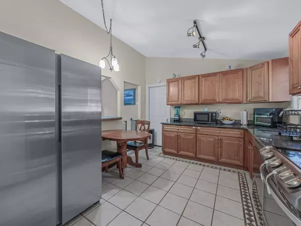 Shirley, NY 11967,2 Pinetop DR