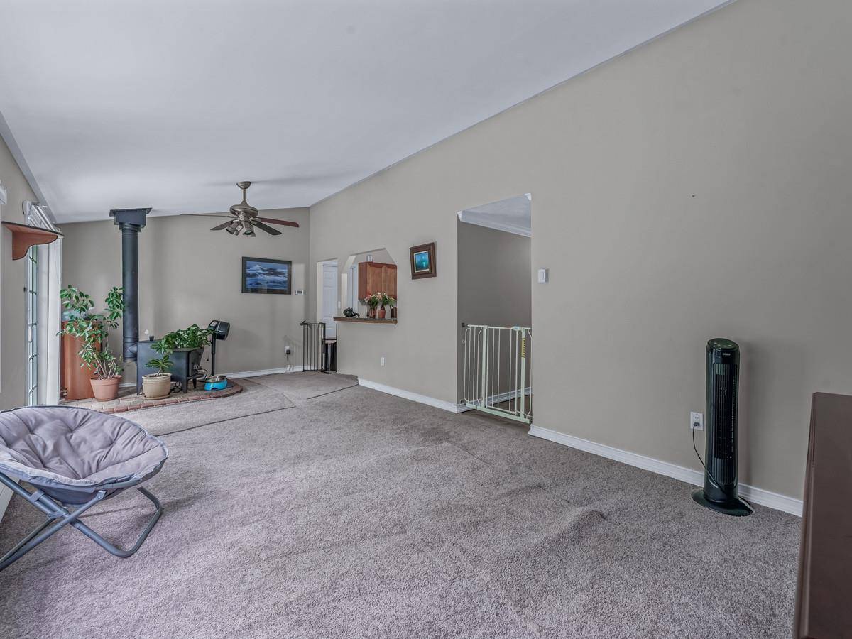 Shirley, NY 11967,2 Pinetop DR