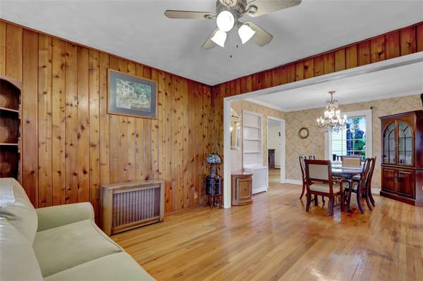 Massapequa, NY 11758,690 Franklin AVE
