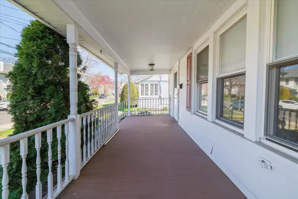 Rockville Centre, NY 11570,81 Liberty AVE