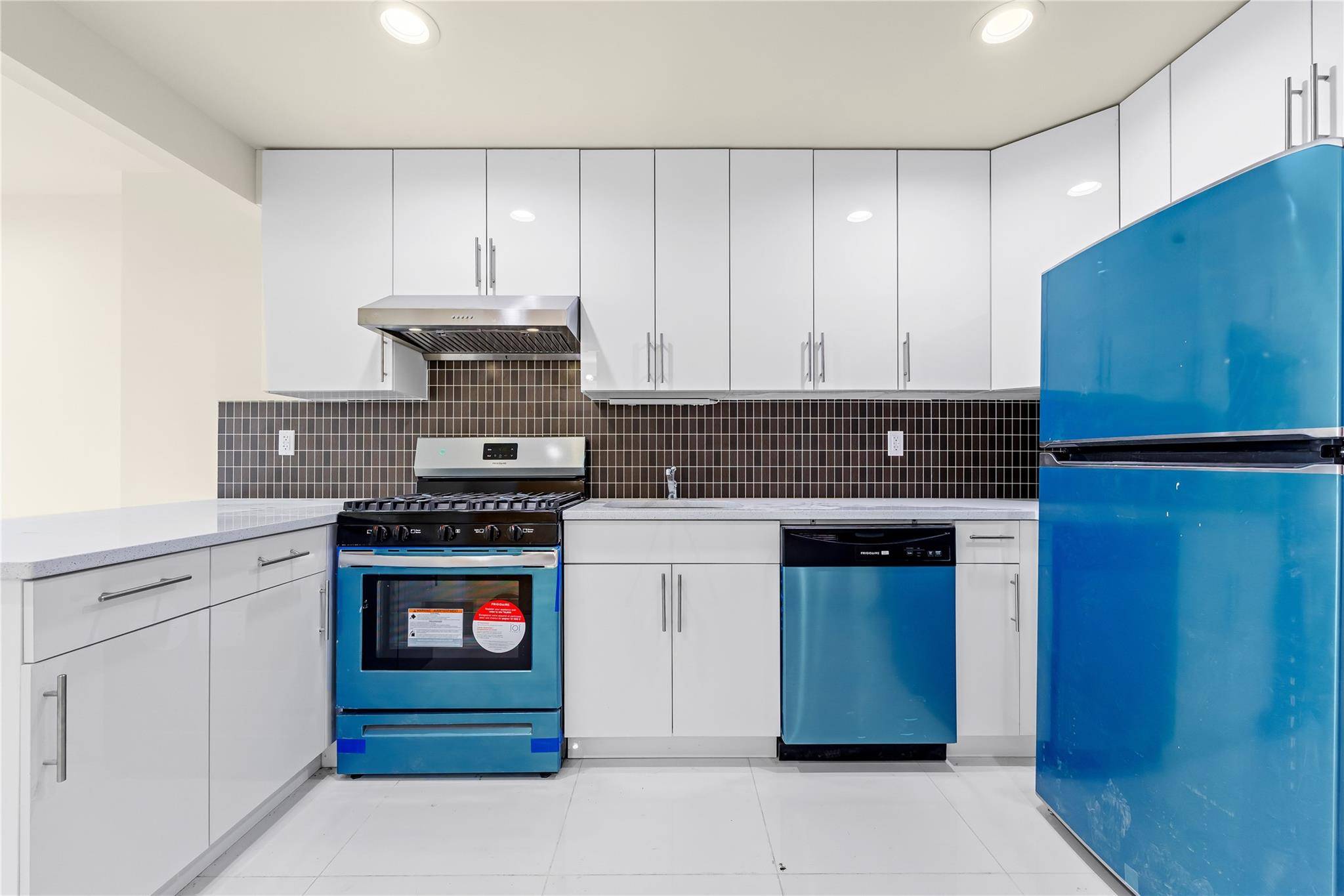 Elmhurst, NY 11373,91-23 Corona AVE #4A