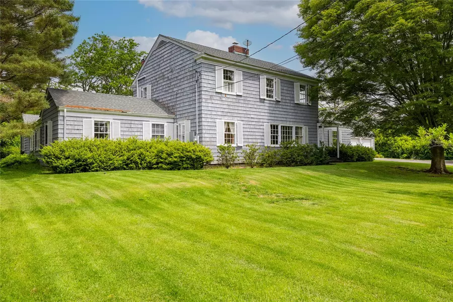 300 Albro LN, Lawrence, NY 11559