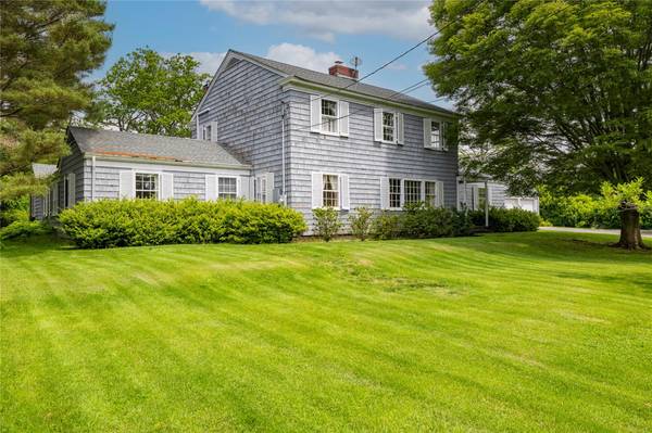 300 Albro LN, Lawrence, NY 11559