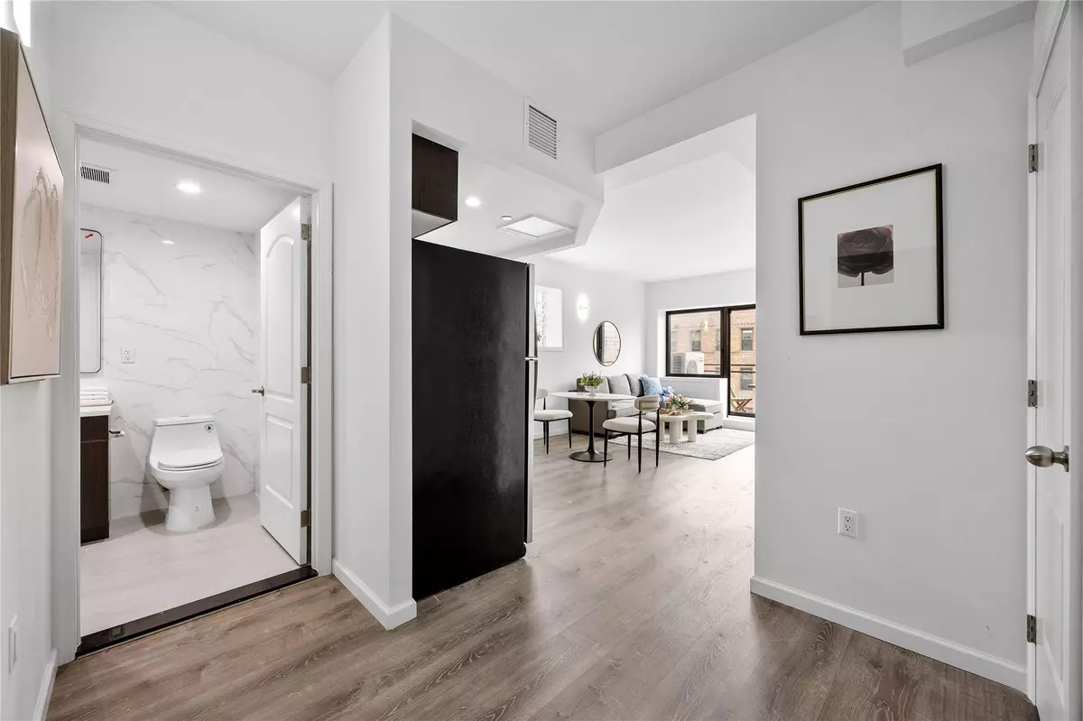 Rego Park, NY 11374,97-30 64th AVE #7C