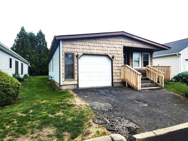 Manorville, NY 11949,74 Dogwood LN