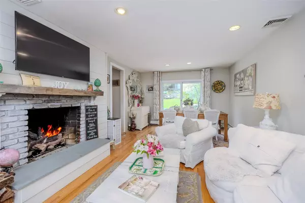 Northport, NY 11768,395 Main ST