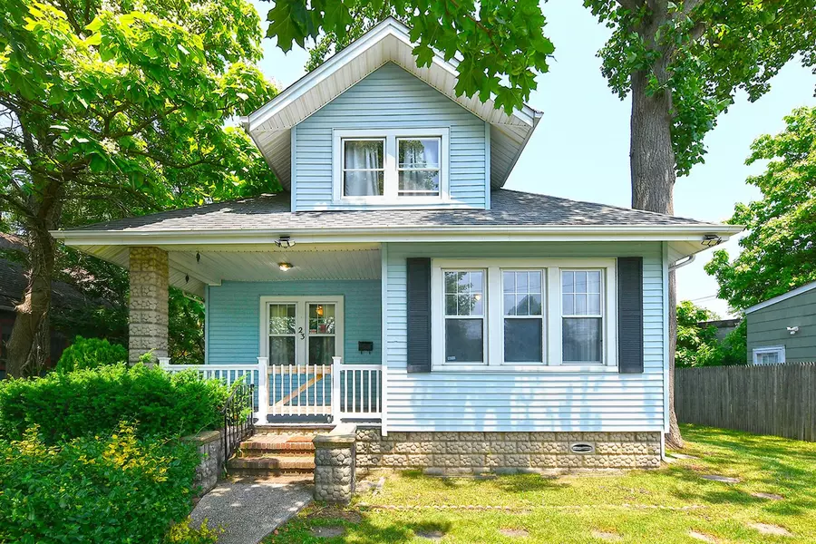 23 Maple DR, Amityville, NY 11701