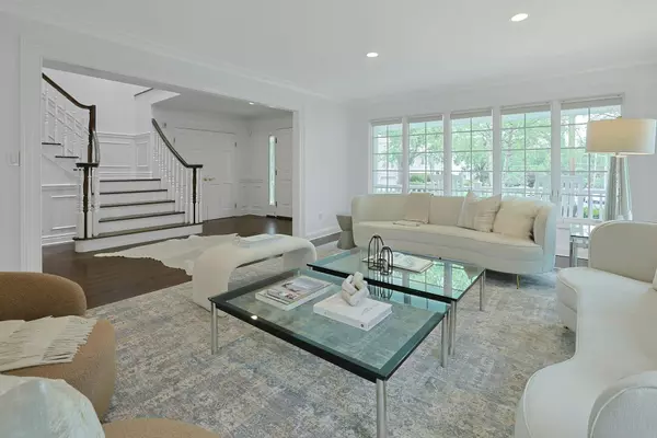 Scarsdale, NY 10583,15 Old Farm RD