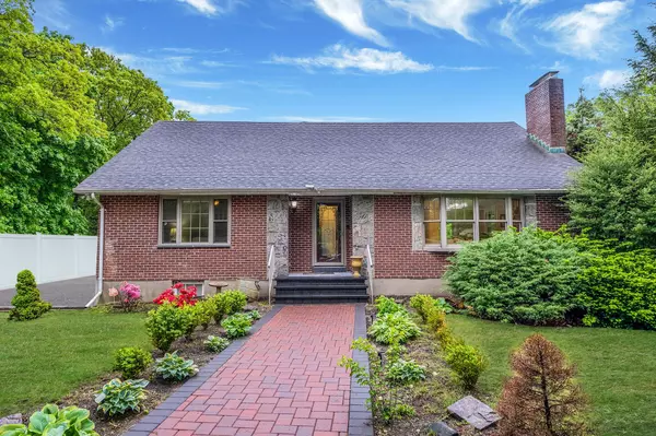 Greenlawn, NY 11740,112 Clay Pitts RD