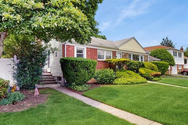 Syosset, NY 11791,29 Melanie LN
