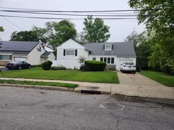 1055 Melissa LN, North Bellmore, NY 11710