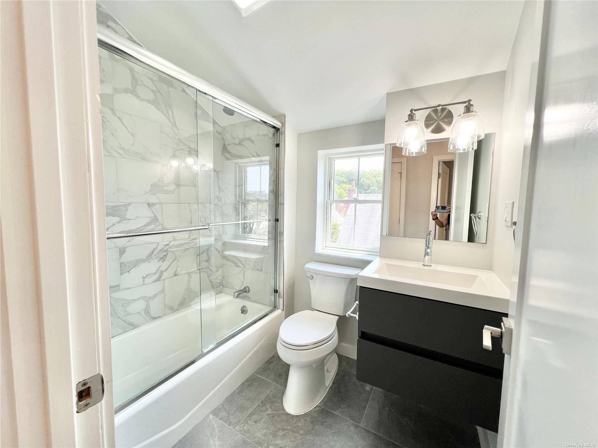 Flushing, NY 11354,56-75 136th ST #2A