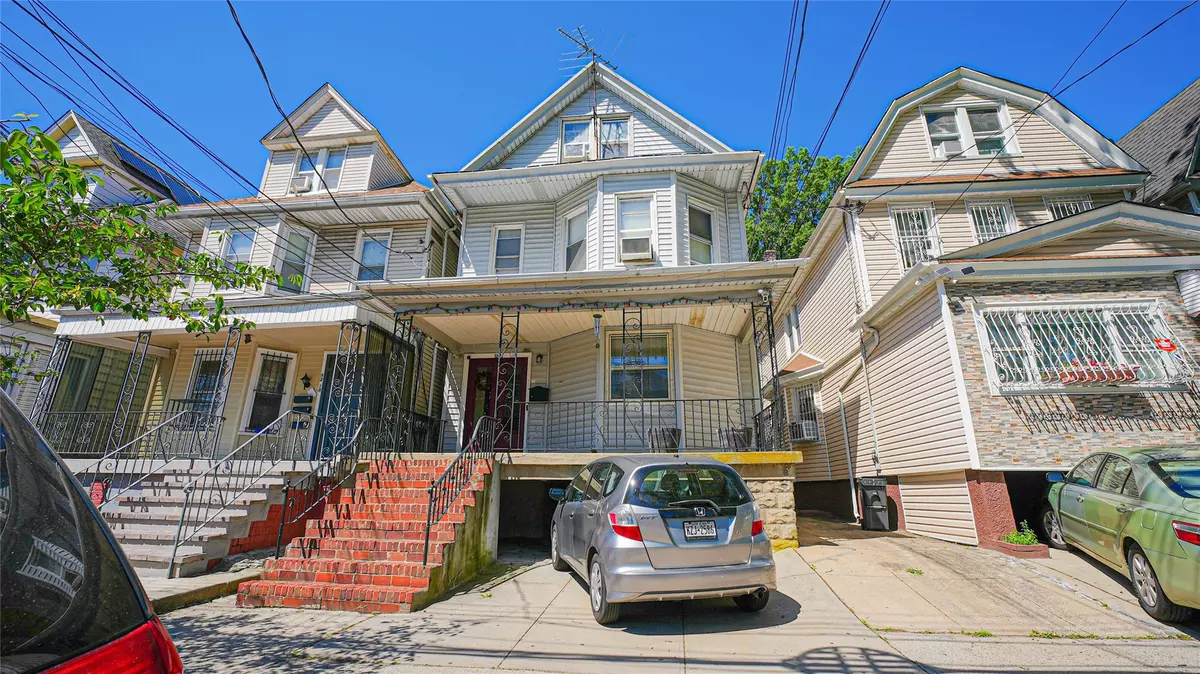 Elmhurst, NY 11373,5214 92nd St