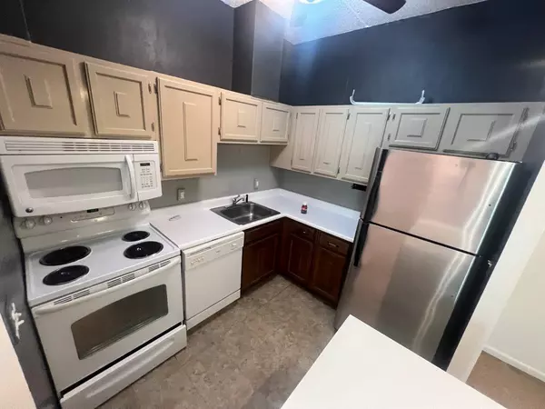 Poughkeepsie, NY 12601,160 Academy ST #1F