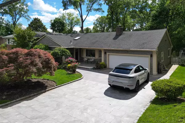 Roslyn Heights, NY 11577,31 Vista Rd