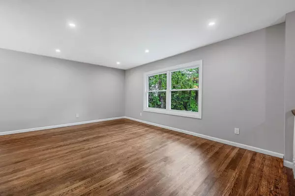 West Babylon, NY 11704,116 Amsterdam AVE